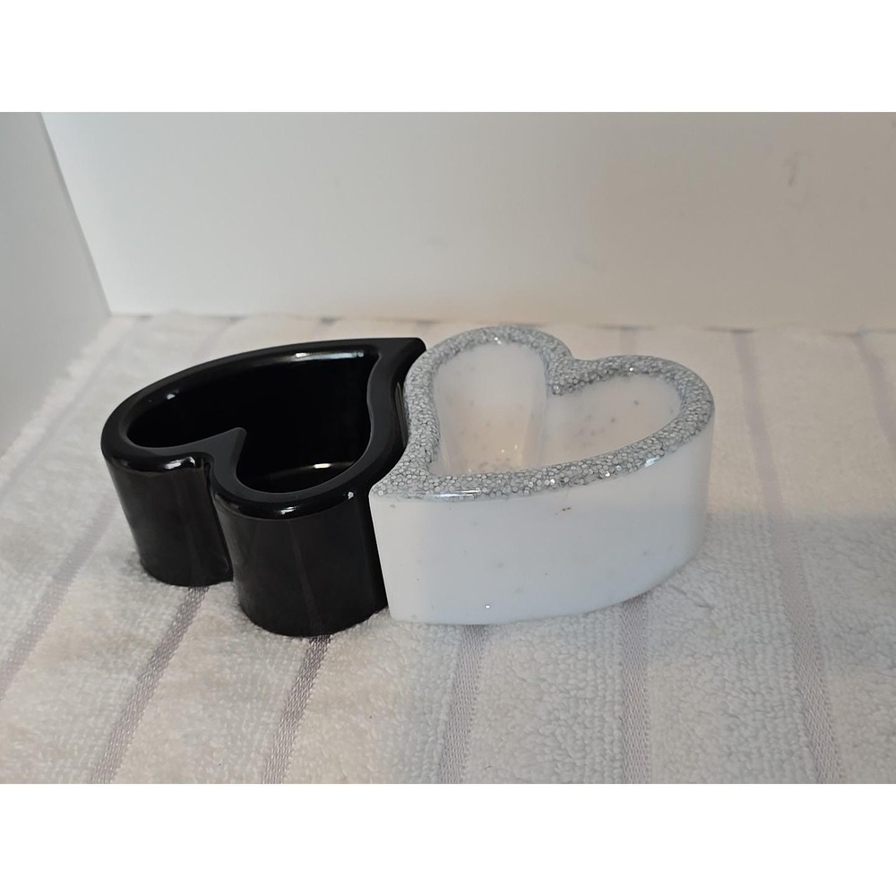 Handmade‎ Resin Heart Shaped Box Black And White. 758
